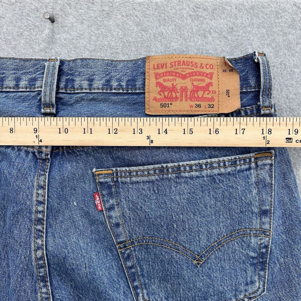 Levis 501 Original Button Fly Jeans Men 36x32 Straight Leg Blue Denim Irregular - Picture 15 of 16